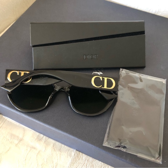 NEW IN BOX Dior DDiorF sunglasses in black colour with gold CD letters - Picture 4 of 12